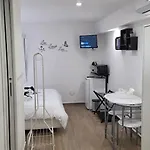 Black & White 招待所 巴里