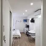 Black & White 3* Μπάρι