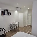 Black & White Πανσιόν