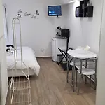 Πανσιόν Black & White Μπάρι