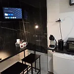 Black & White 3* Μπάρι