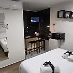 Black & White Πανσιόν Μπάρι