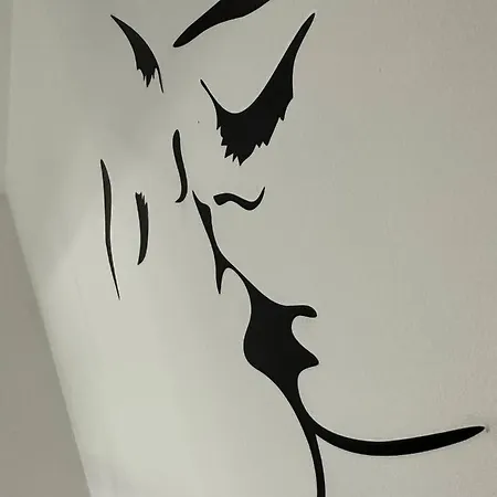 Black & White بيت ضيافة