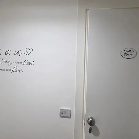 Black & White Πανσιόν 3*