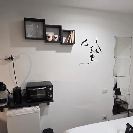 بيت ضيافة Black & White
