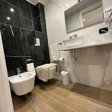 Black & White 게스트하우스 3*