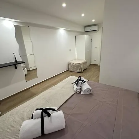 Black & White 3* Bari