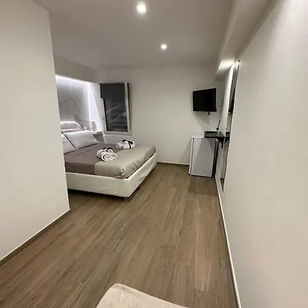 Black & White 3* Bari